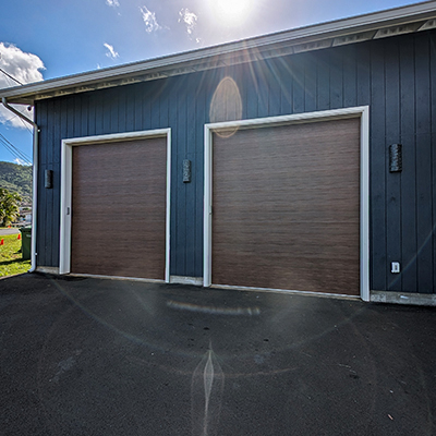 image of steel garage doors on home from Raynor.